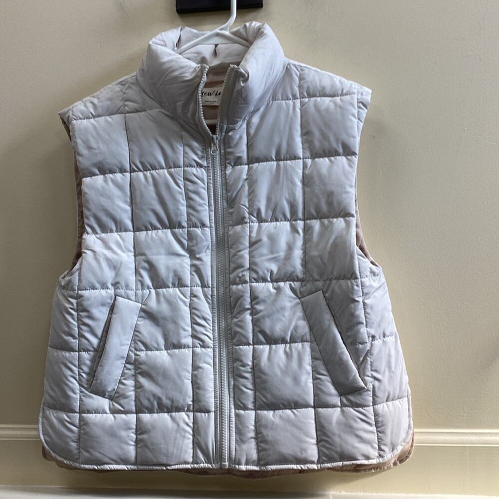 new in small off White Quilted Puffer vest - Picture 6 of 6
